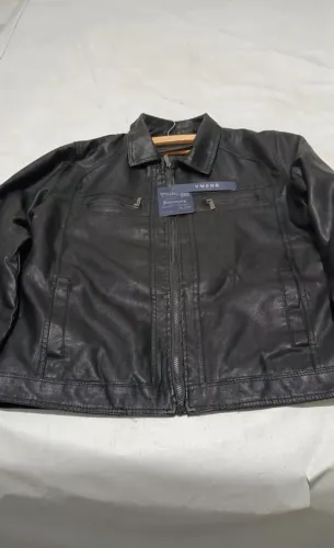 Jaqueta preta em napa