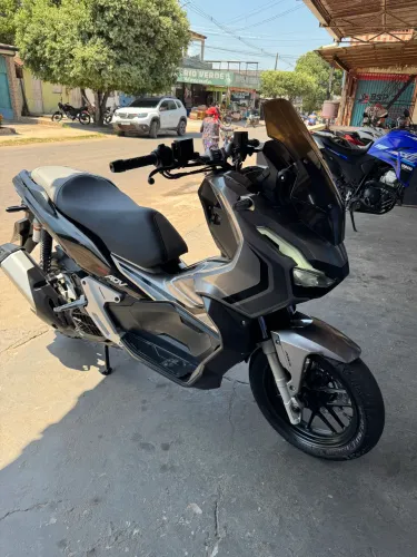  Moto ADV 150 