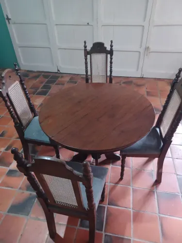 Vendo mesa de jantar estilo colonia