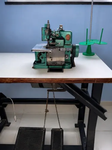 Máquina Overlock Industrial Five Star Completa
