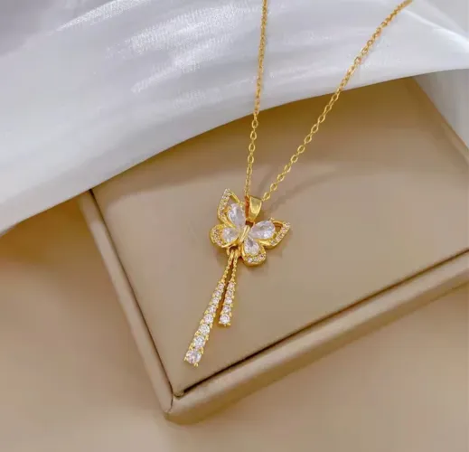 Relógio Feminino Analógico de Quartzo e um Colar Borboleta com Zircônia para Mulheres.