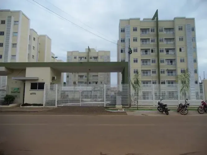 Alugo Apartamento no Condomínio Green Park, sendo 2 quartos, sala, cozinha, 2 garagens.