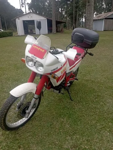 YAMAHA MODELO TENERE DUPLO FAROL BAIXA QUILOMETRAGEM E UNICO DONO COM MANUAL E CHAVE RESER