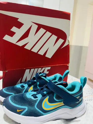 VENDO TÊNIS NUNCA USADO NIKE INFANTIL TAM 28
