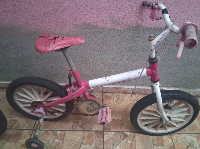 Bicicleta infantil menina 50,00 chama no WhatsApp *