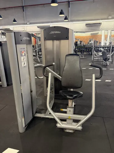 Peitoral Máquina Life Fitness 