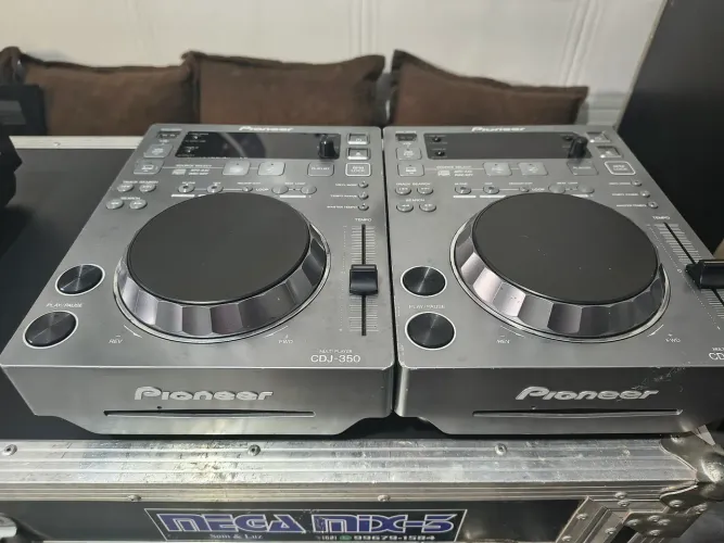 CDJ Pioneer 350s + case