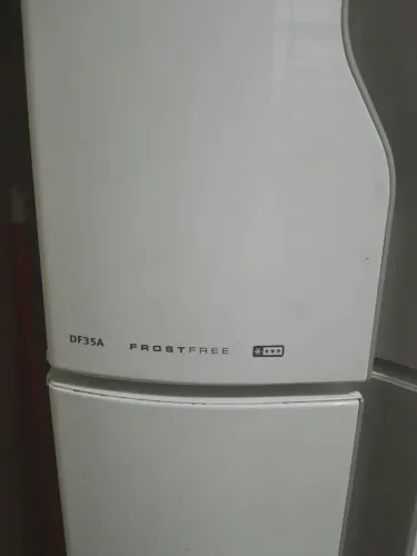 Geladeira Electrolux modelo df35a 261 L