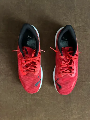 Tênis Puma vermelho número 44