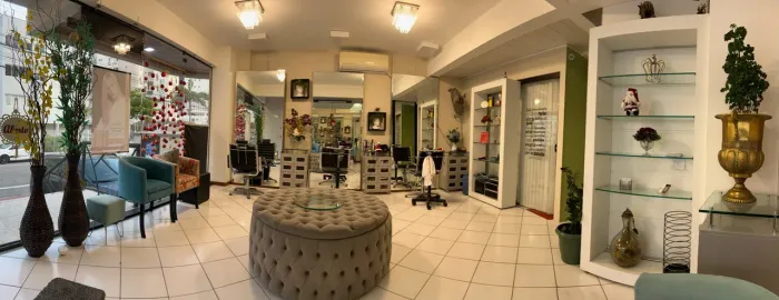 Vagas p/ cabeleireira/Nail design/ estencionista cílios/ lash/esteticista/manicure