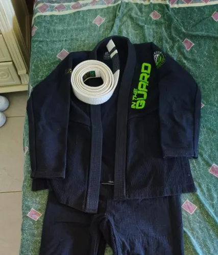 KIMONO IN THE GUARD PRETO, TAMANHO A0 (Acompanha faixa)<br>Tamanho: A0<br>Tempo de uso: 3 meses