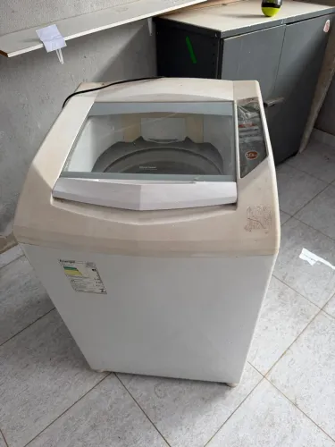 Máquina para retirada de peças ou conserto