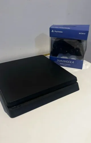 PlayStation 4 slim Muito Novo! Aceito Cartão