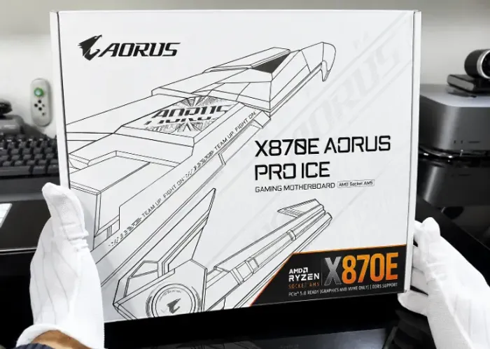 Placa Mãe Gigabyte X870E AORUS Elite Wi-Fi 7 Ice Socket AM5 / DDR5