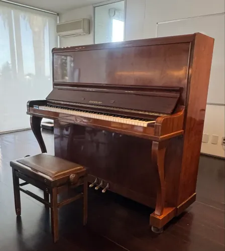 Piano Essenfelder Compacto 