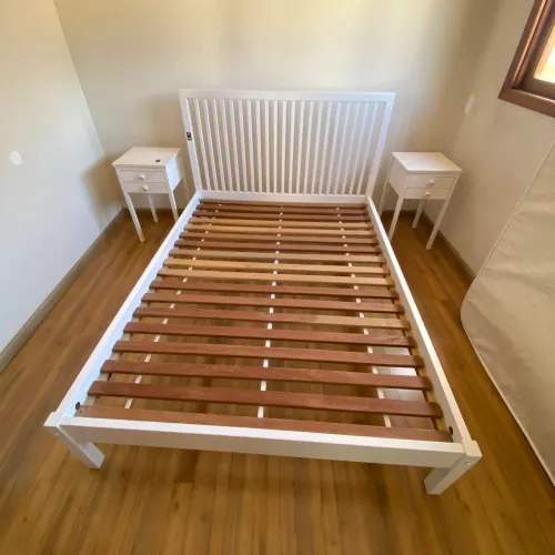 Cama de Casal Tok Stok com 2 Criado Mudo Semi Nova