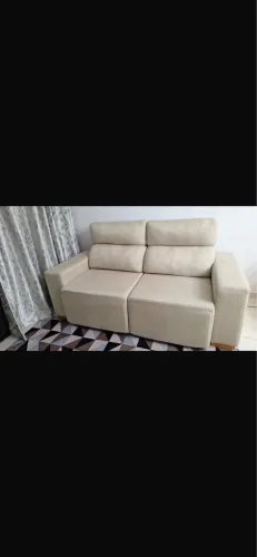 Sofá em linho dois lugares em