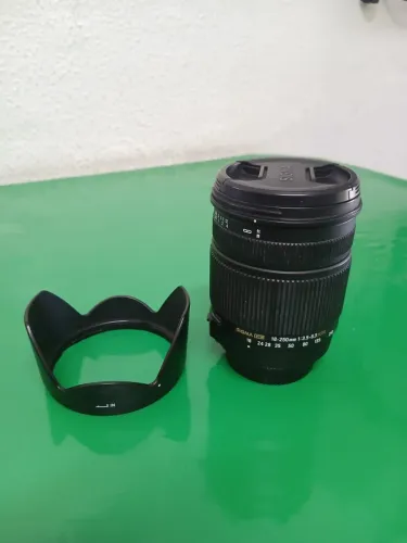 Lente Sigma 18-250mm f/3.5-6.3 DC HSM - Excelente Estado