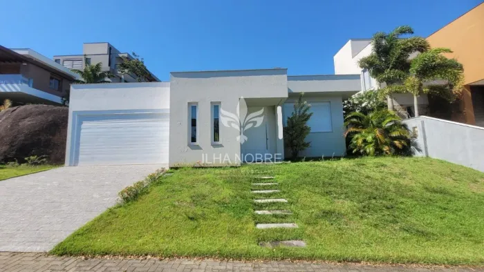 Casa semimobiliada para Alugar com 2 Quartos com suíte sendo suíte master no Cacupé Floria