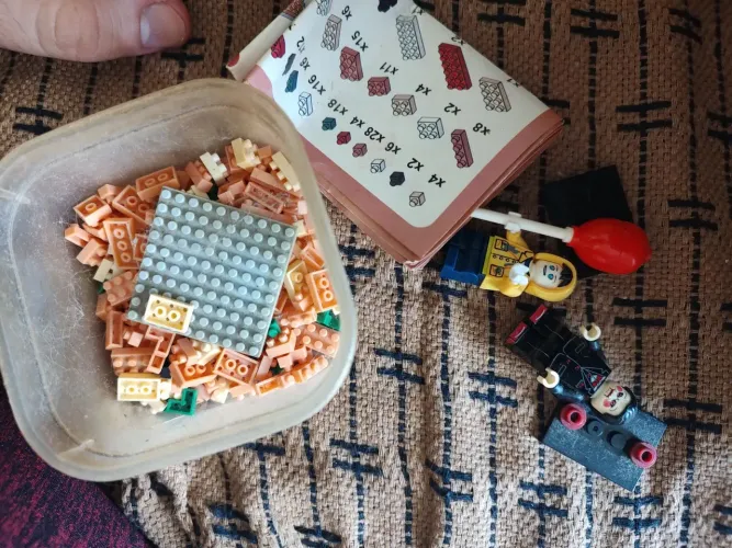 Lote de Brinquedo e Legos