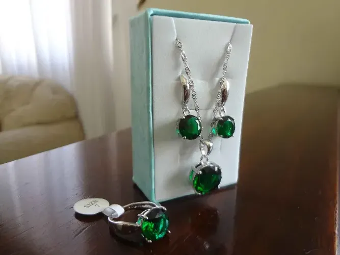 Conjunto Colar + Brincos + Anel Esmeralda em Prata 925 + Caixinha de Brinde (100% NOVO)