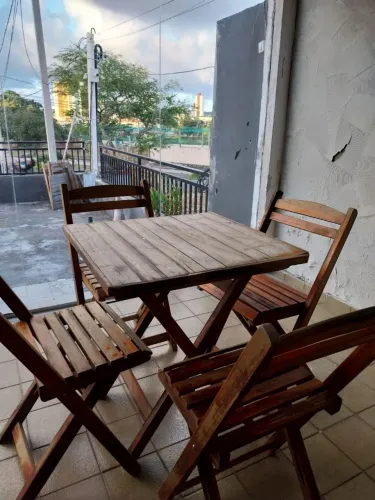 Conjunto de Mesa e Cadeiras - Bar, restaurante, área de lazer. 10 mesas e 40 cadeiras