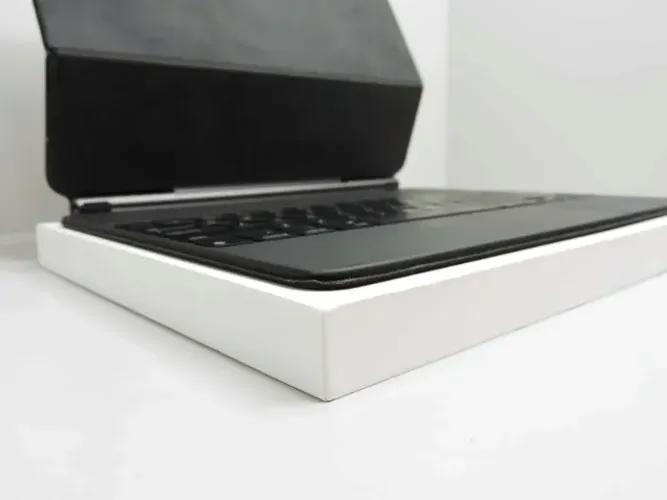Magic Keyboard iPad Pro 12,9" preto com caixa
