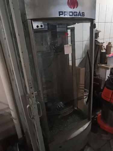 Máquina de assar frango