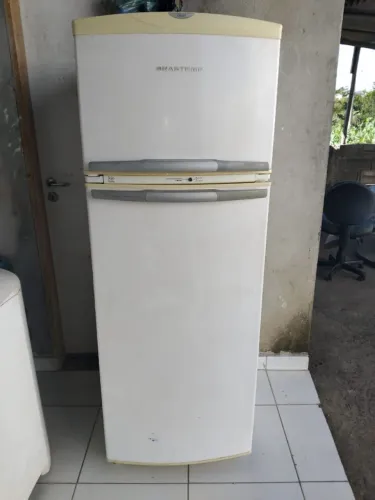 VENDE-SE GELADEIRA 
