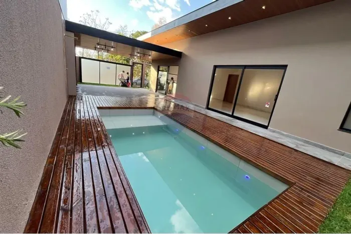 Casa nova térrea com 225m² e acabamento de alto padrão no bairro Jockey Clube em Cuiabá!!