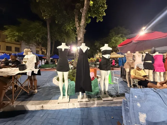 VENDE-SE BANCA NA FEIRA DA MADRUGADA DE FORTALEZA (SEM OS MANEQUINS)