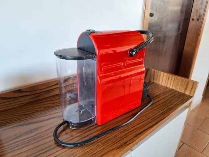 Máquina de Café em Cápsulas Nespresso Inissia C40
