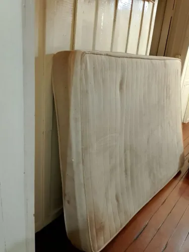 Vendo colchão de espuma tamanho padrão usado 