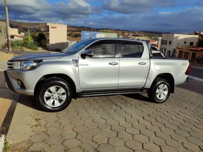 Toyota Hilux CD SRV 4X4 2.8 TDI Diesel Aut. 2017