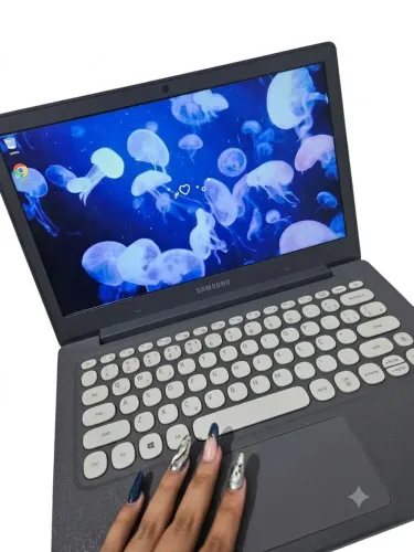 Notebook Samsung Essentials E30