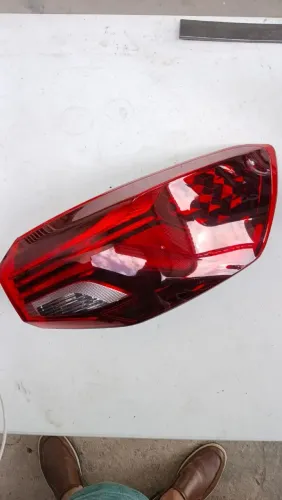 Lanterna original lado direito lateral onix ltz  2020 a 2024 com pequeno detalhe