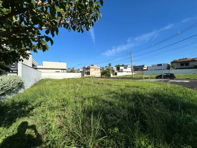 Terreno de esquina com 320m² à venda - Portal da Mata