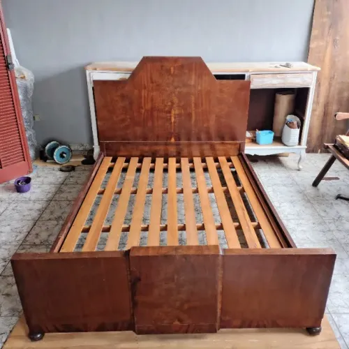 Cama antiga madeira maciça marchetada