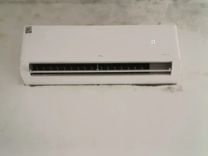 Split TCL 18.000 BTUs seminovo