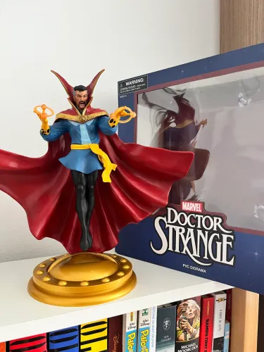 Estátua Doutor Estranho Marvel