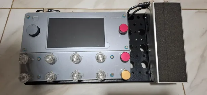 Quad cortex + board com bag + pedal de expressão