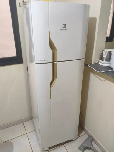 Geladeira Electrolux frost free 261l