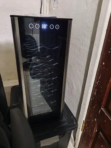 Adega para 12 garrafas