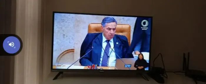 Em Marte TV Samsung com Netflix com wi-fi e tube ótimo 