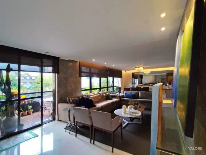 Apartamento 4 quartos  Funcionários