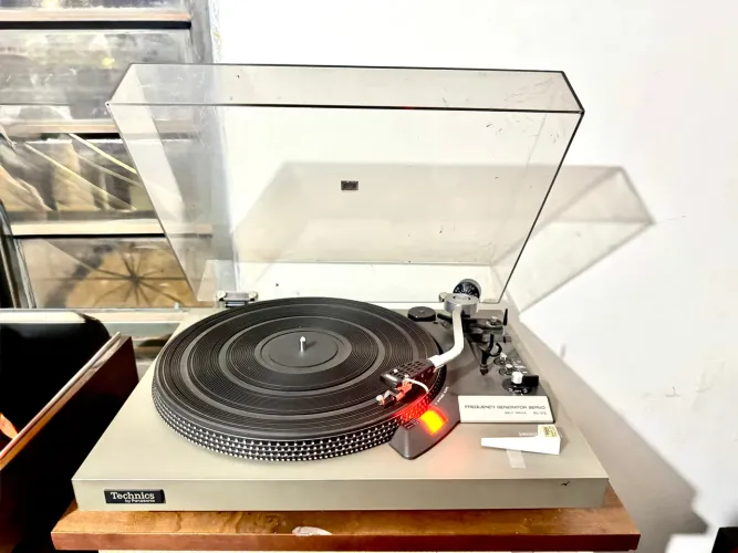 Excelente toca disco technics sl-23 toda original
