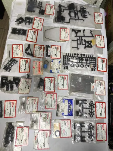 Lote com diversas peças kyosho automodelo lacradas