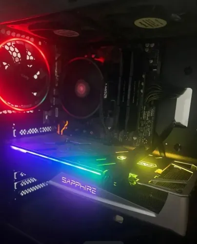 RX 5700 XT Nitro+ 8GB - Liga mas não dá vídeo - Para peças ou reparo