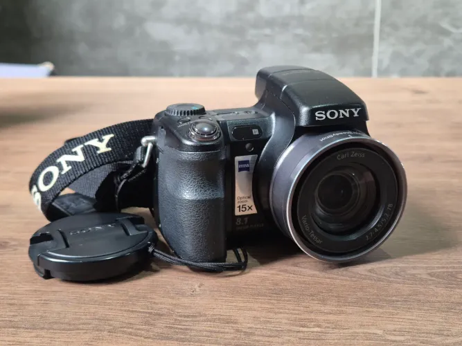 Câmera Sony Cyber-shot DSC-H9 Semi Profissional (Carregador + Bolsa) Muito Conservada