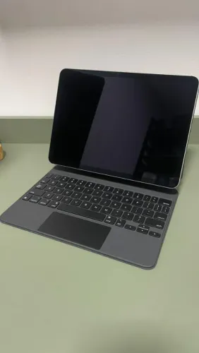 Ipad Air 11" 1TB wifi + celular M2 + magic keyboard